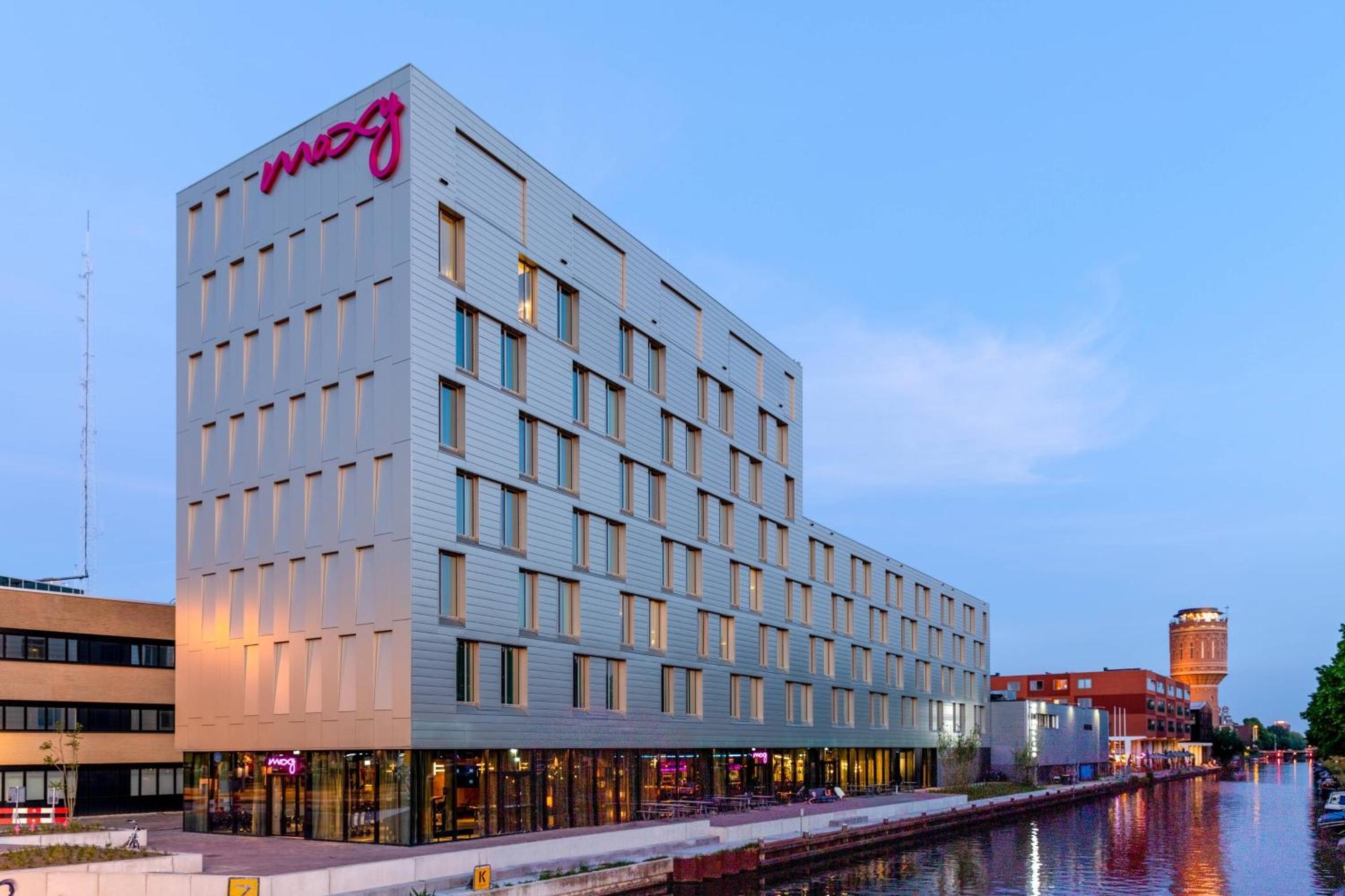 Отель Moxy Утрехт Экстерьер фото