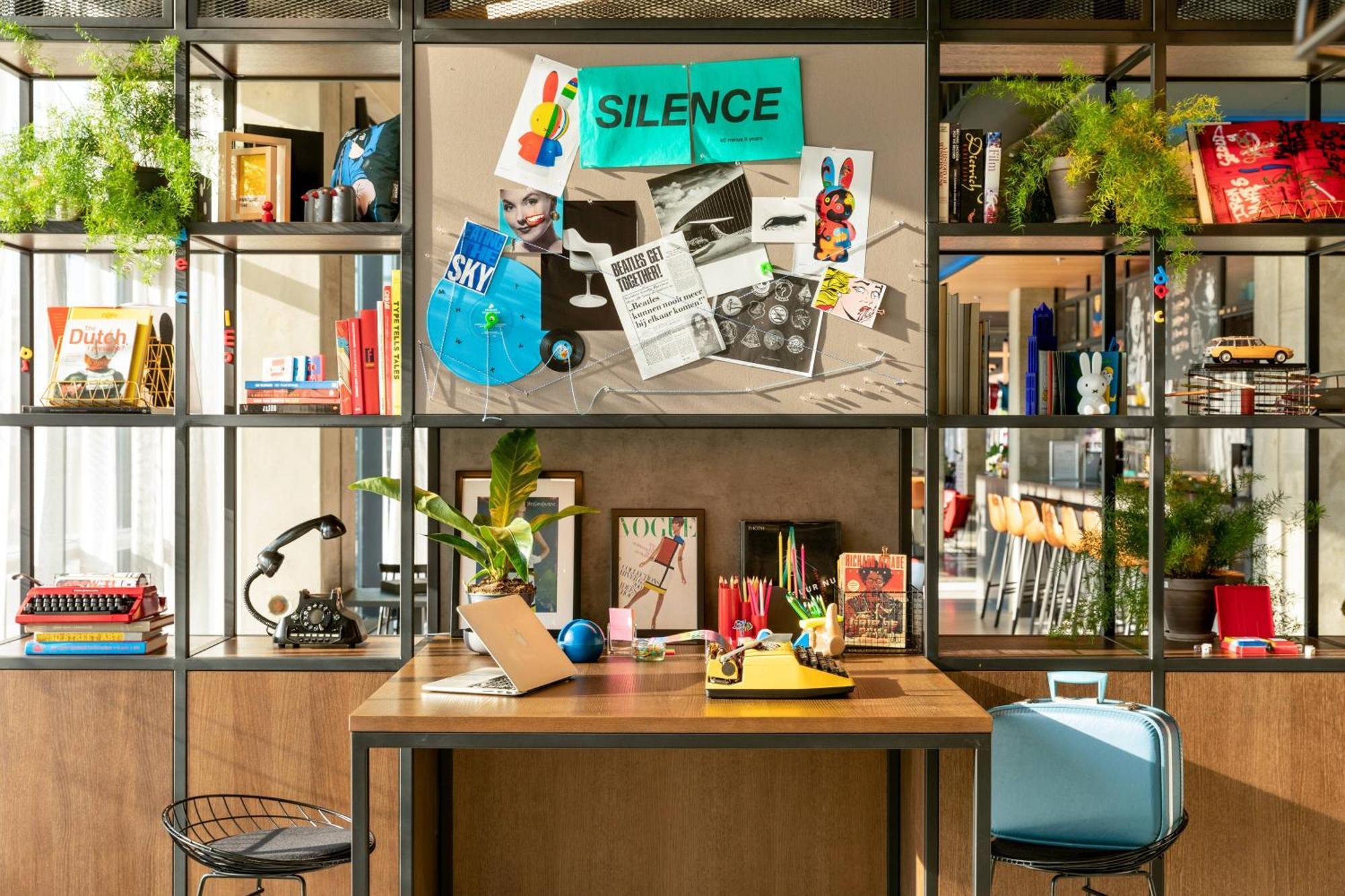 Отель Moxy Утрехт Экстерьер фото